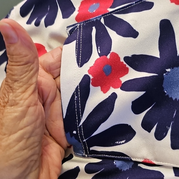 B SKINZ Blue/Red Floral Mini Skort. Huge Pockets. Small - Picture 8 of 8